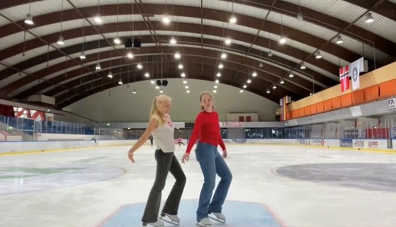 3.7 NSF nettsak elever Os Ungdomsskule  Ellen Louise Waage og Ingrid Frøystadvåg Bøthun Bergenshallen skjermdump fra prosjektvideo promo mai  2024, foto privatIMG_0436.jpg