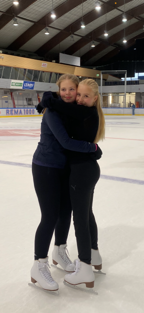 NSFs nettsak elever Os Ungdomsskule Ingrid Frøystadvåg Bøthun og Ellen Louise Waage i Bergenshallen IMG_0437.PNG