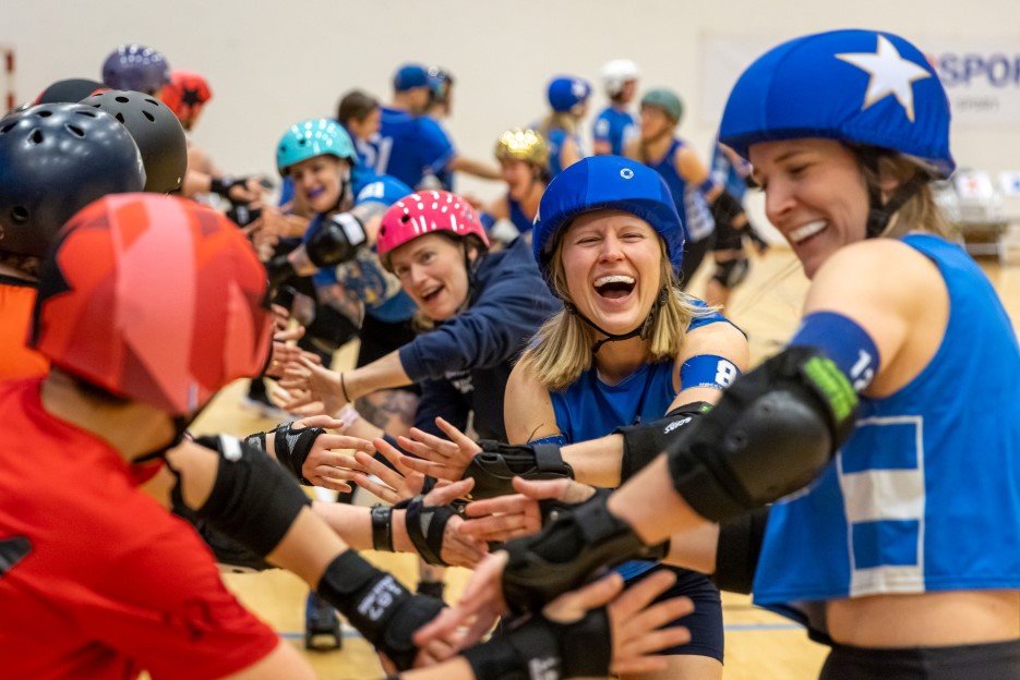 High fives etter kamp Nidaros - Bergen.jpg