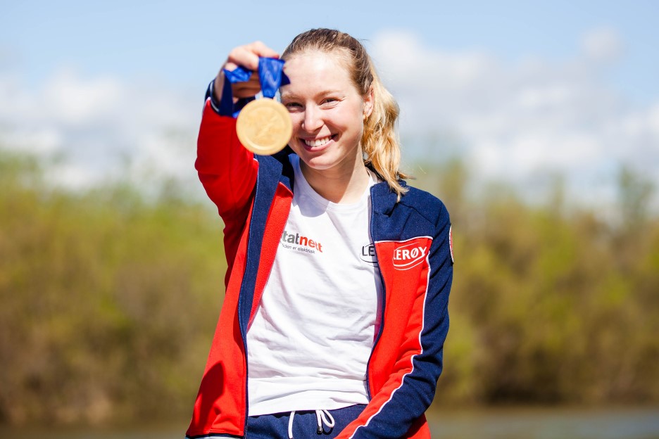 Ragne viser stolt frem VM-medaljen. Kanskje blir det flere i fremtiden? 
Alle foto: Rikke Jeppsson